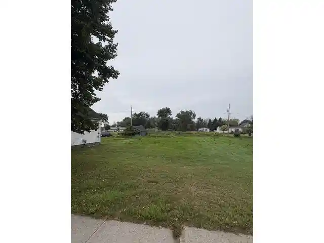 Photo 4 of Single family home for sale at 311 Carney Blvd, Marinette, WI 54143 | MLS# 50332582 | Listing updated on 2026-09-18