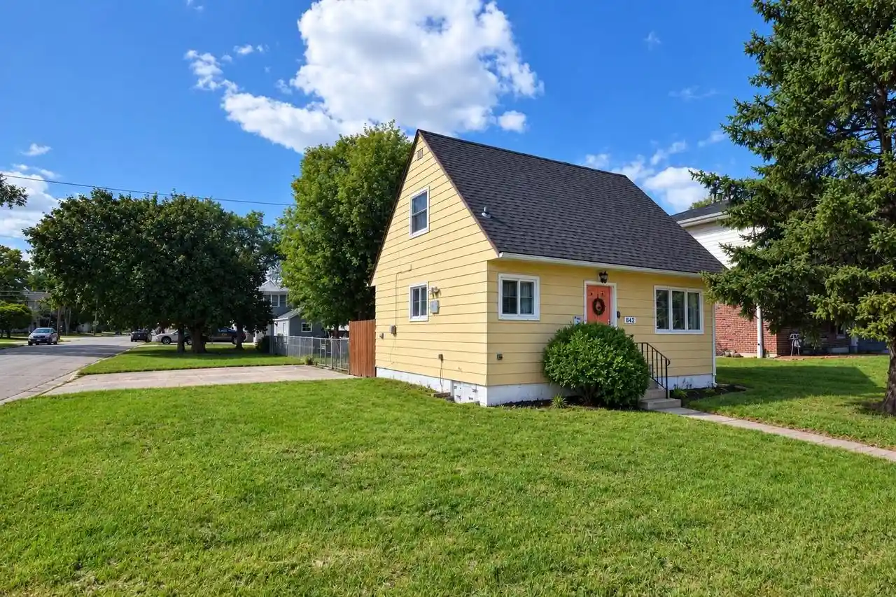 Photo 1 of Single family home for sale at 842 12th Avenue, Green Bay, WI 54304 | MLS# 50332580 | Listing updated on 2026-09-17