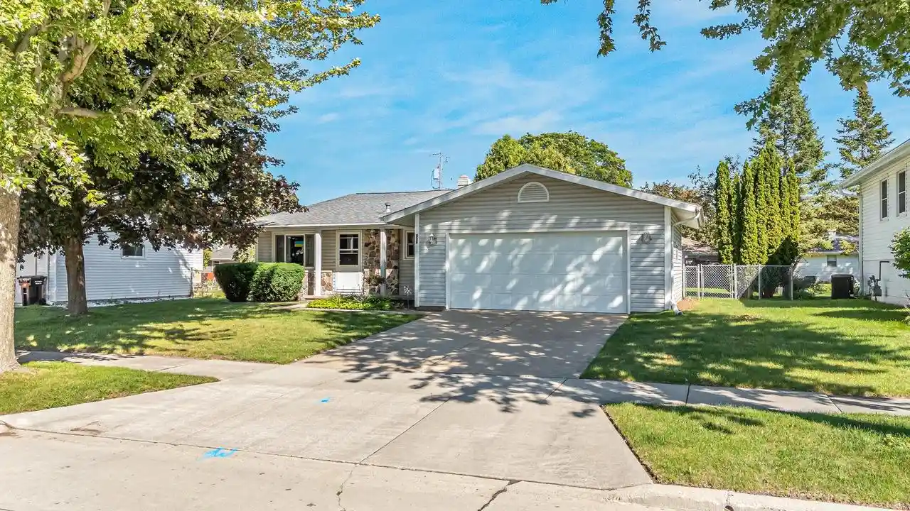 Photo 1 of Single family home for sale at 506 S Midpark Dr, Appleton, WI 54915 | MLS# 50332513 | Listing updated on 2026-09-16