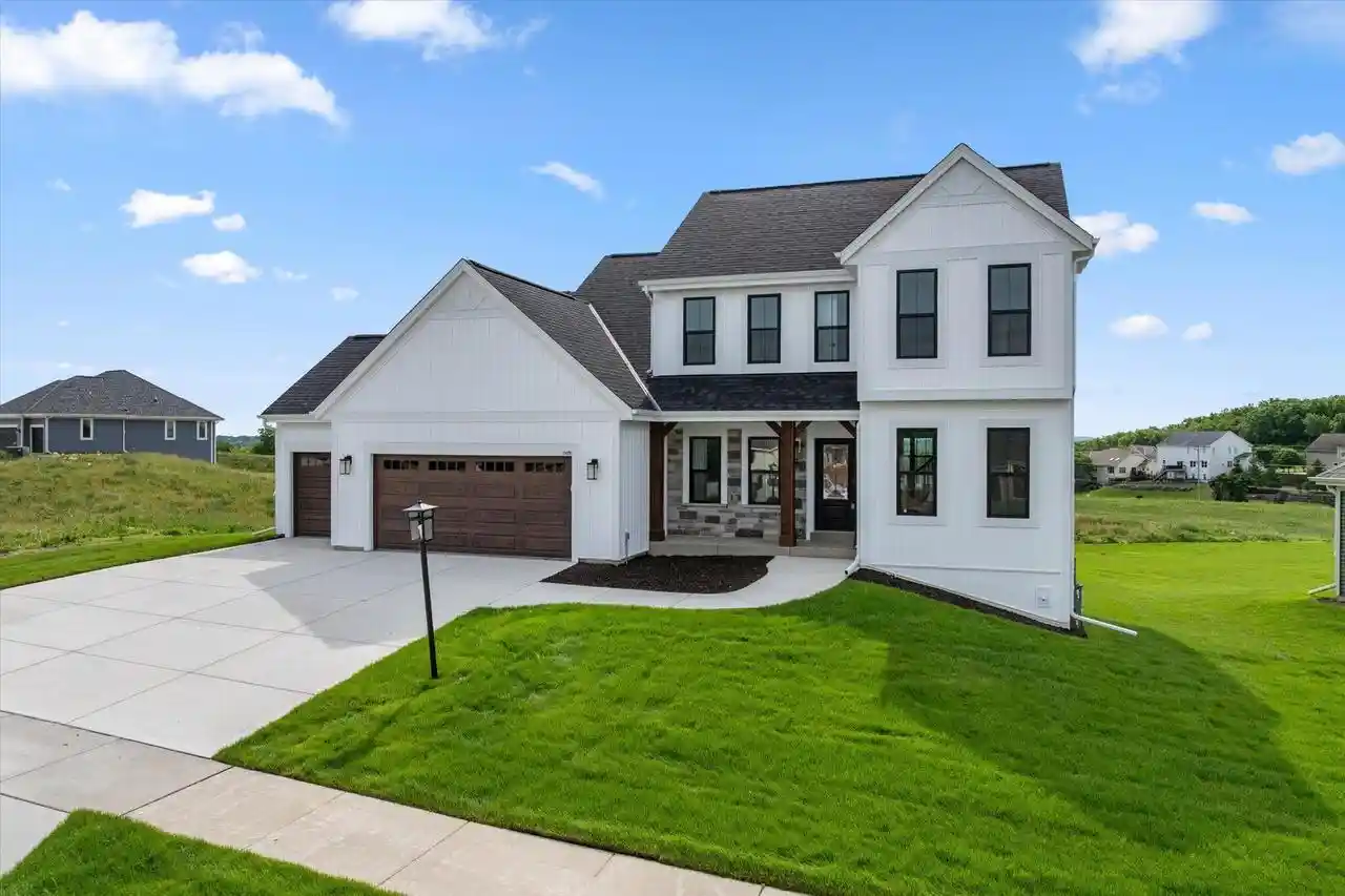 Photo 1 of Single family home for sale at 805 Viewpoint Ave, Waukesha, WI 53188 | MLS# 1980321 | Listing updated on 2026-09-11