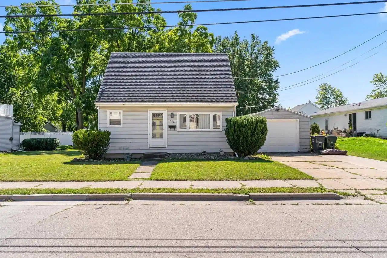 Photo 1 of Single family home for sale at 416 Robbins St, Seymour, WI 54165 | MLS# 50332530 | Listing updated on 2026-09-15