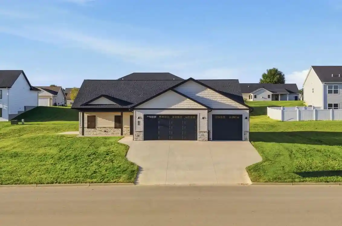 Photo 1 of Single family home for sale at 325 Model Rd, Cuba City, WI 53807 | MLS# 2032526 | Listing updated on 2026-10-12