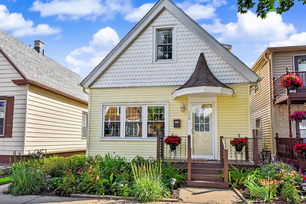 Photo 1 of Single family home for sale at 209 E Montana St, Milwaukee, WI 53207 | MLS# 1980342 | Listing updated on 2026-09-16