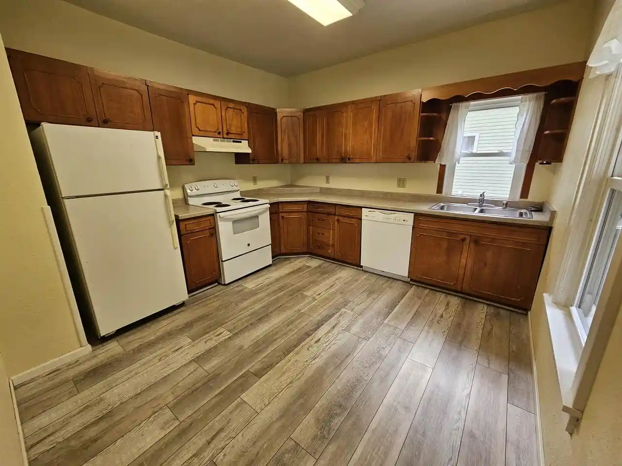 Photo 3 of Single family home for sale at 821 Summit St, Baraboo, WI 53913 | MLS# 2032527 | Listing updated on 2026-09-18