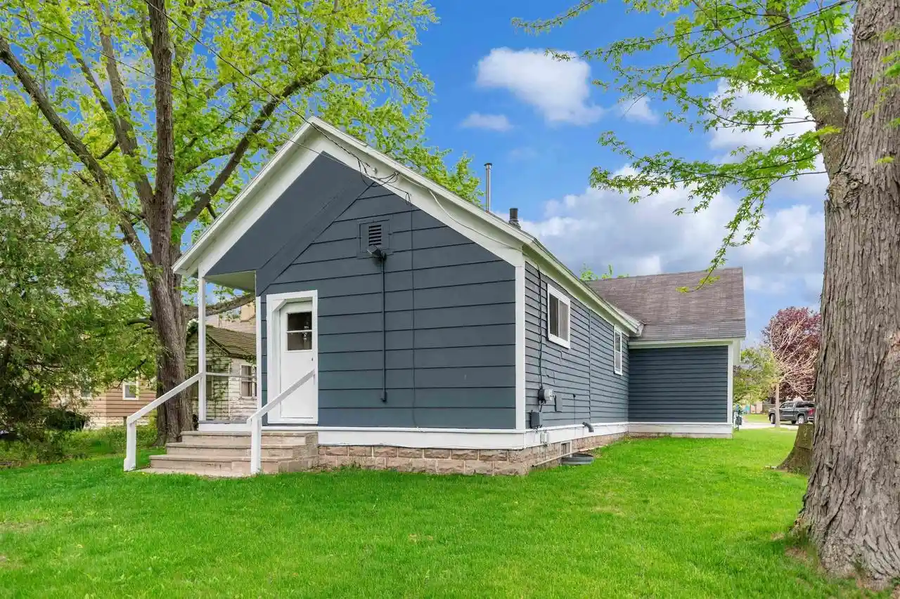 Photo 3 of Single family home for sale at 240 S Ellis Ave, Peshtigo, WI 54157 | MLS# 50332586 | Listing updated on 2026-09-11