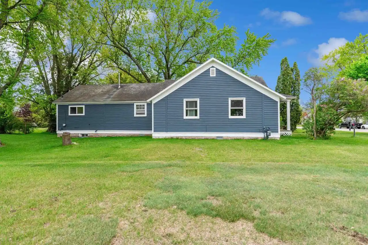 Photo 4 of Single family home for sale at 240 S Ellis Ave, Peshtigo, WI 54157 | MLS# 50332586 | Listing updated on 2026-09-11
