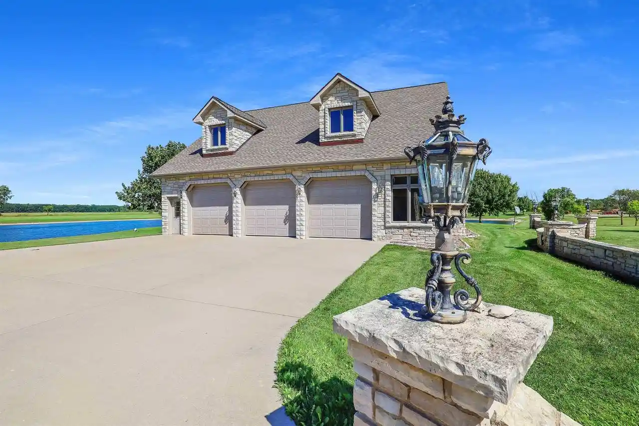 Photo 3 of Single family home for sale at 5696 School Dr, Green Bay, WI 54313 | MLS# 50332585 | Listing updated on 2026-09-11