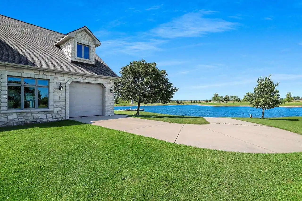 Photo 4 of Single family home for sale at 5696 School Dr, Green Bay, WI 54313 | MLS# 50332585 | Listing updated on 2026-09-11