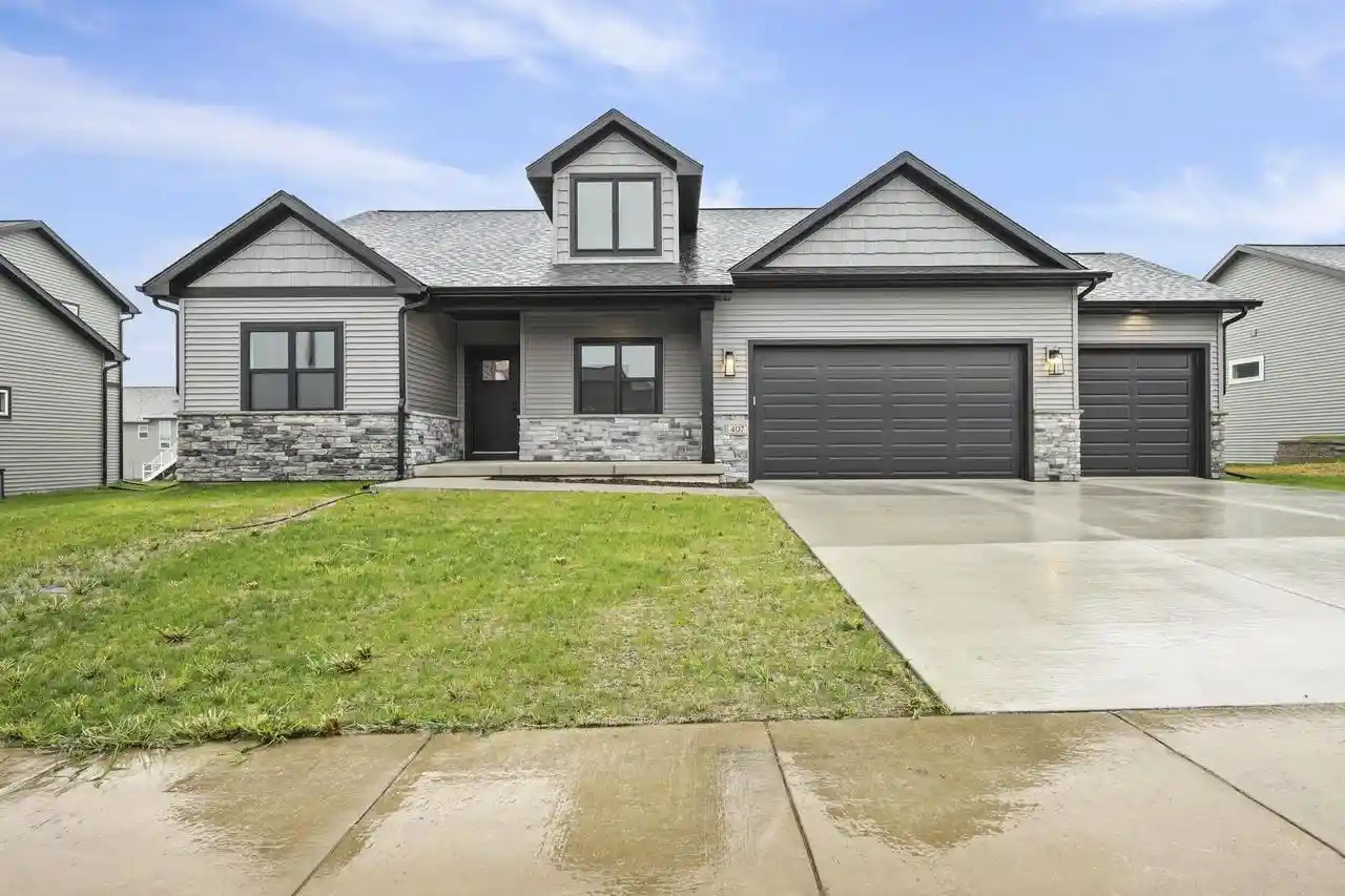 Photo 1 of Single family home for sale at 260 Hawks View Dr, Edgerton, WI 53534 | MLS# 2032528 | Listing updated on 2026-09-11