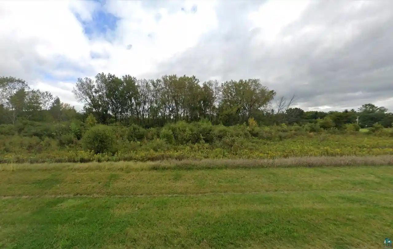 Photo 4 of Sale Pending at WI | W226n8880 Jolyn Dr,WI 53089 | MLS# 6127901 | Listing updated on 2026-09-21