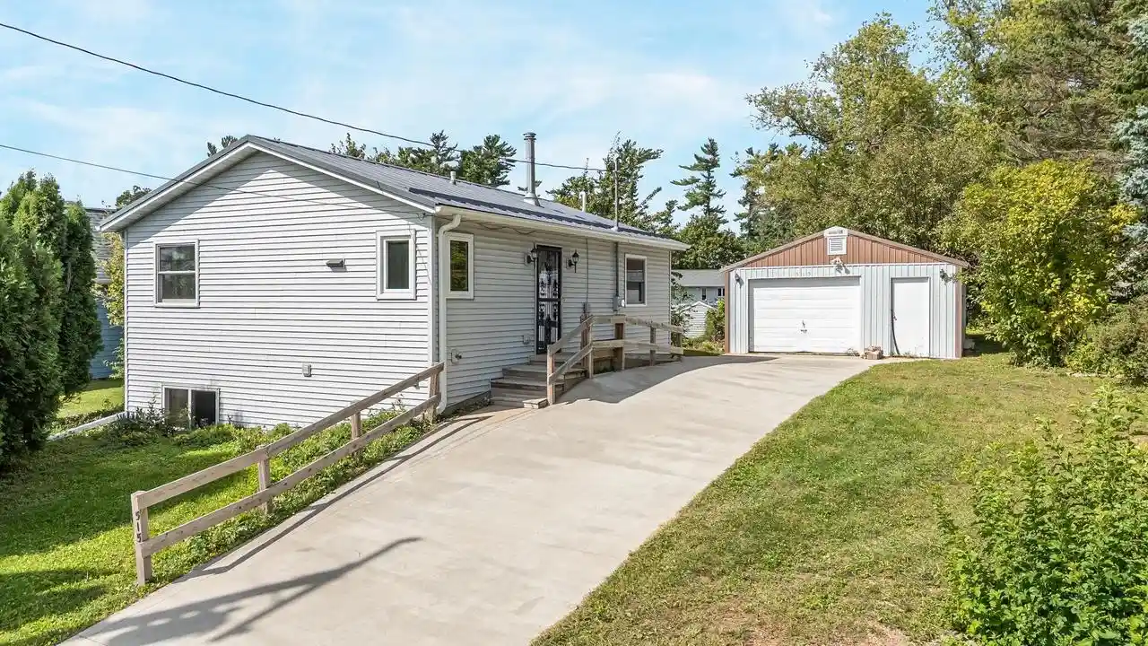 Single family home for sale at 515 N Nash St, Hortonville, WI 54944 | MLS# 50332572