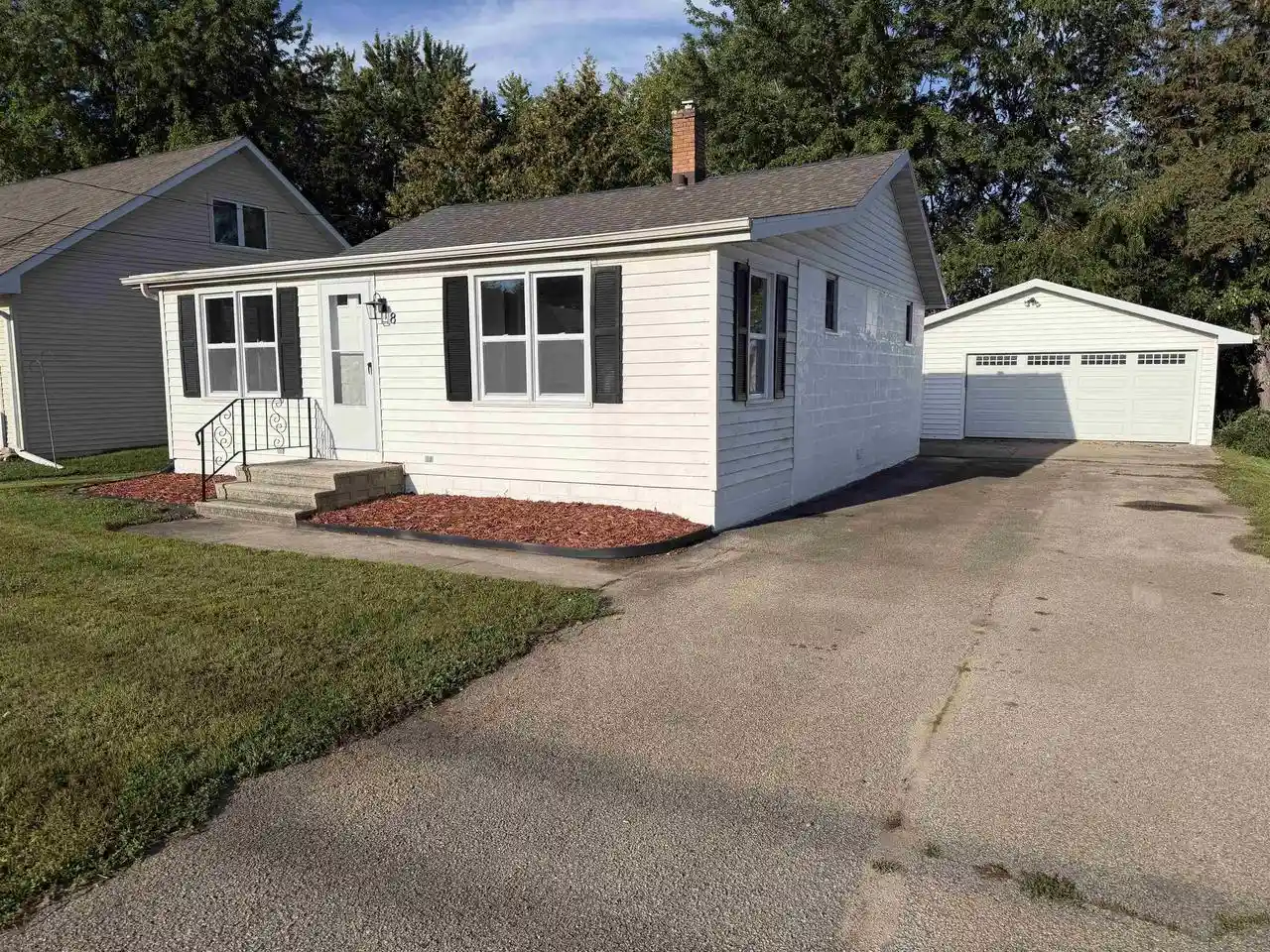 Photo 1 of Single family home for sale at 8 S 5th Street, Winneconne, WI 54986 | MLS# 50332595 | Listing updated on 2026-09-21