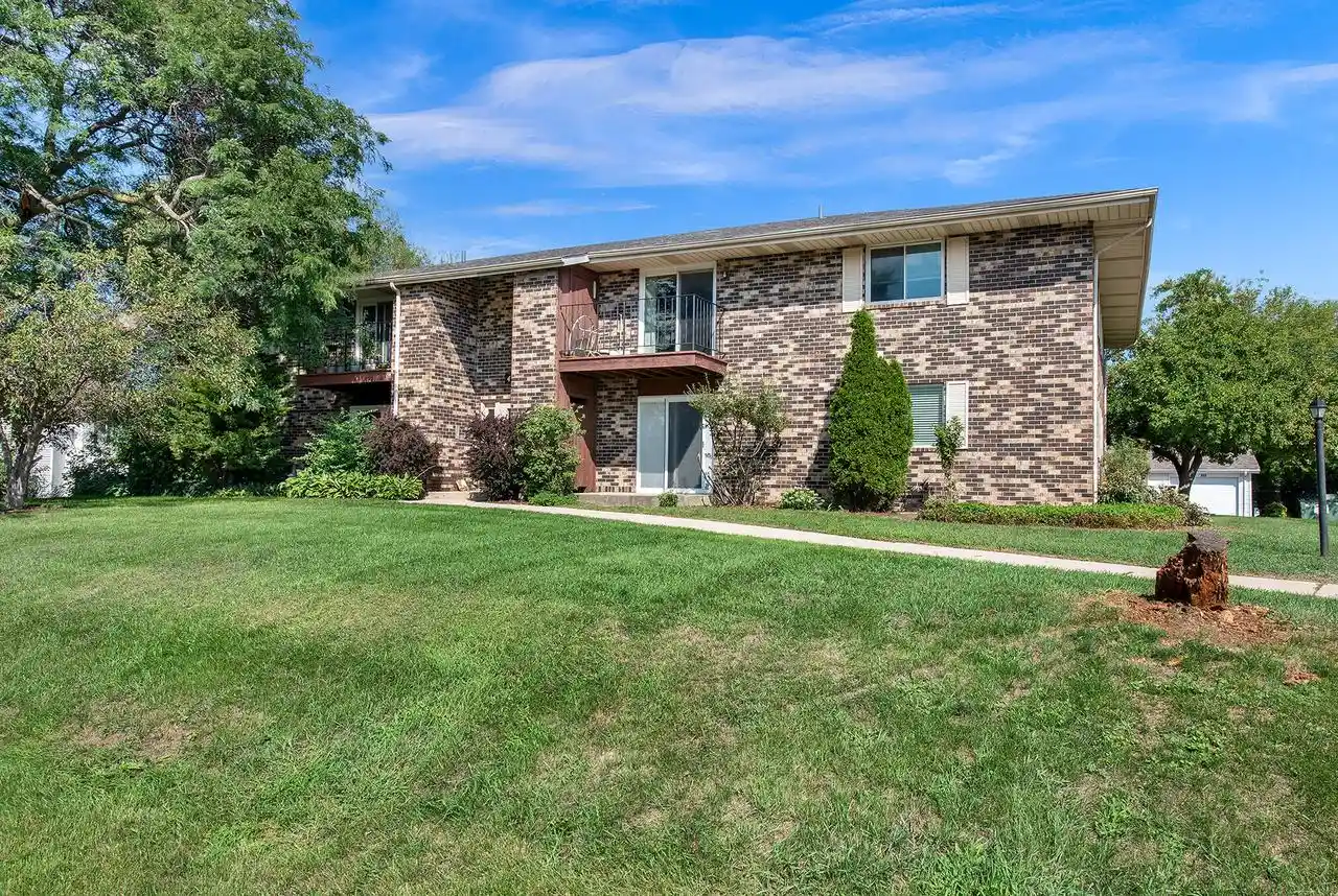 Condo for sale at 4909 Scotts Way #202, Caledonia, WI 53402 | MLS# 1980350