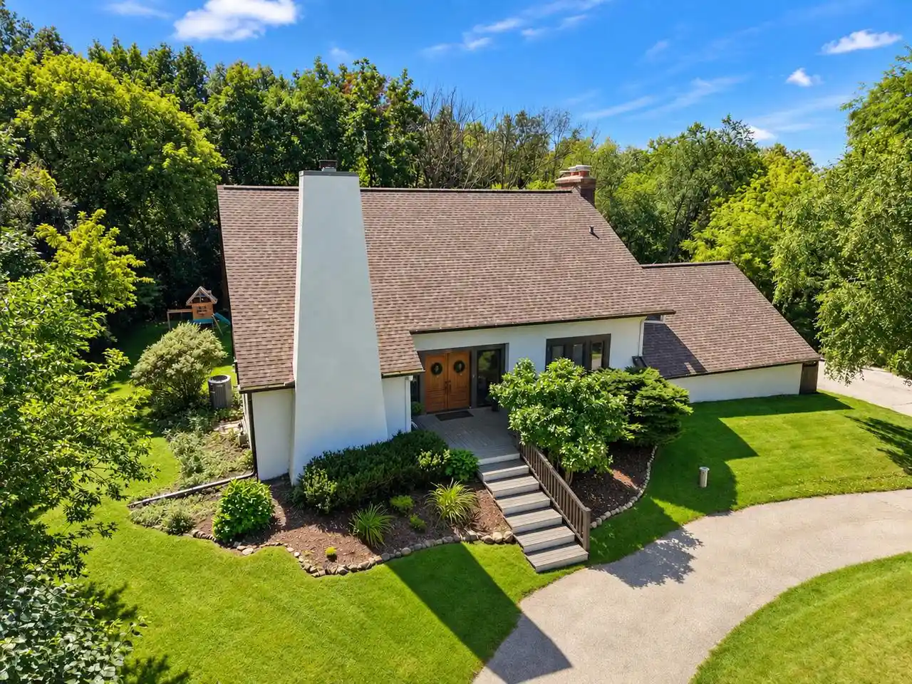Single family home for sale at N63w29813 Woodfield Ct, Hartland, WI 53029 | MLS# 1980357