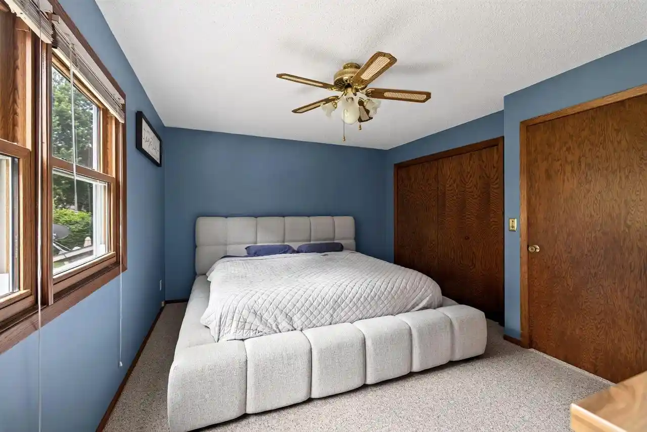 Photo 3 of Single family home for sale at 1024 Park Ridge Dr, Onalaska, WI 54650 | MLS# 1980371 | Listing updated on 2026-09-12