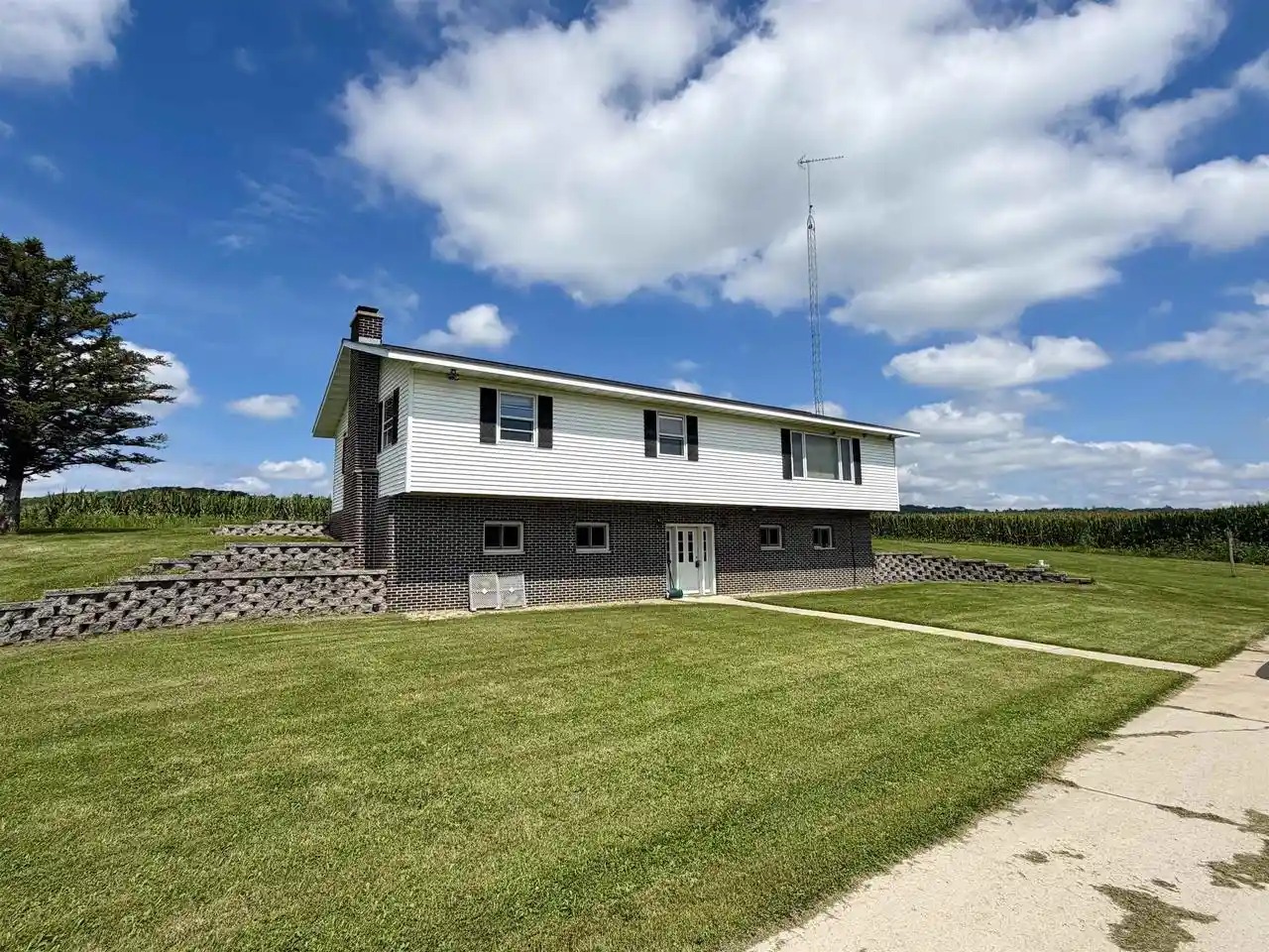 Photo 1 of Single family home for sale at N4520 Johnson Rd, Mauston, WI 53948 | MLS# 2032556 | Listing updated on 2026-09-18