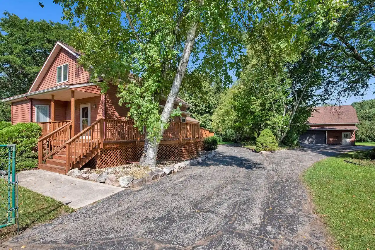 Photo 3 of Single family home for sale at 29510 Washington Ave, Burlington, WI 53105 | MLS# 1980387 | Listing updated on 2026-09-16