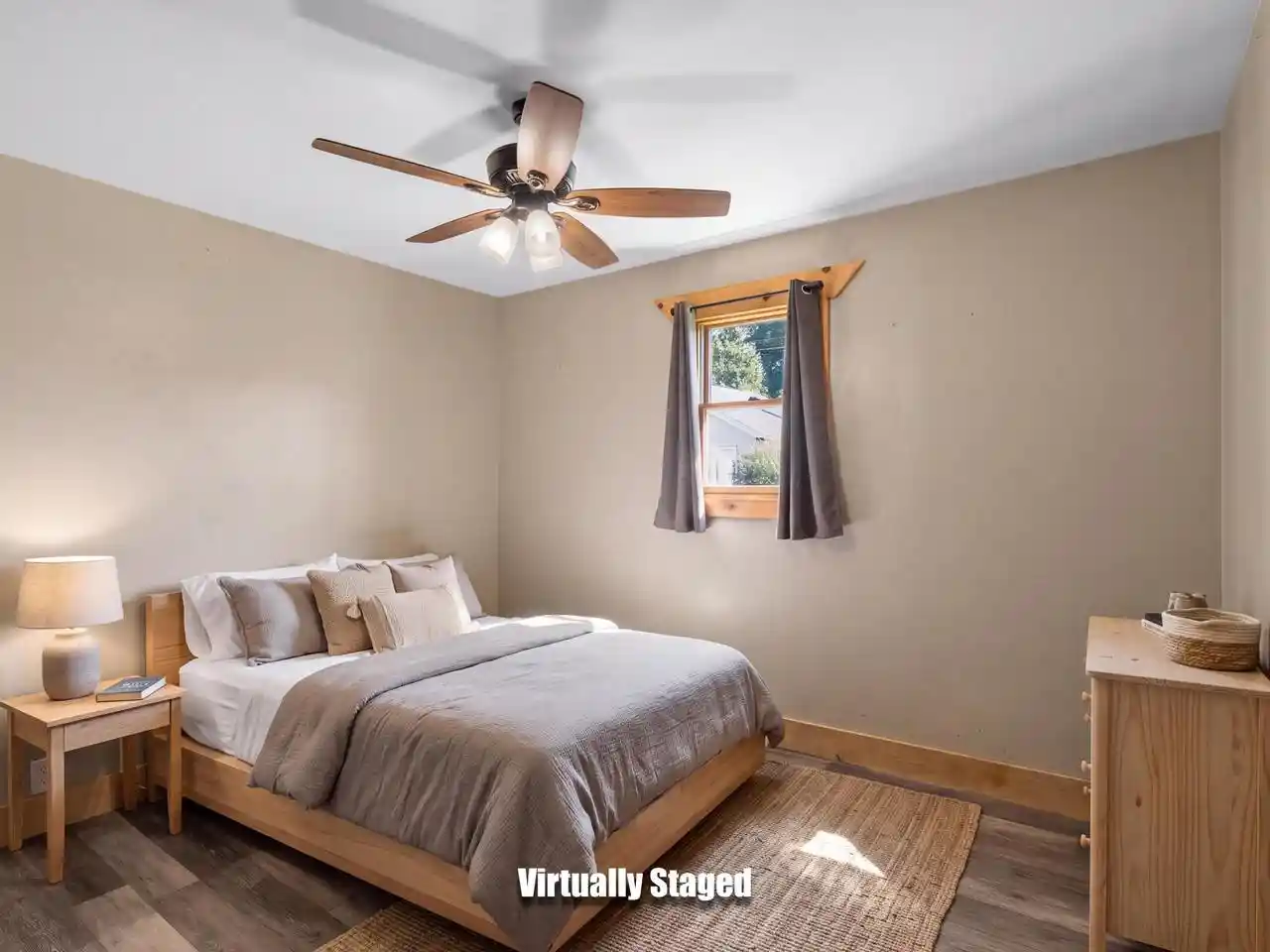 Photo 2 of Single family home for sale at 811 Schroeder Dr, Manitowoc, WI 54220 | MLS# 1980412 | Listing updated on 2026-09-16