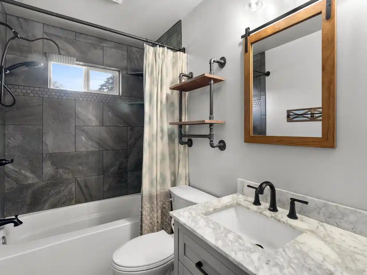 Photo 3 of Single family home for sale at 811 Schroeder Dr, Manitowoc, WI 54220 | MLS# 1980412 | Listing updated on 2026-09-16