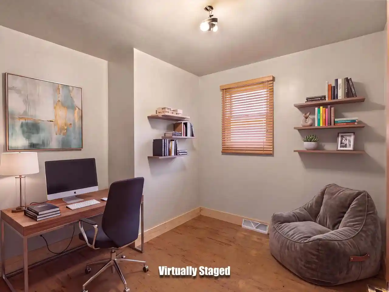Photo 4 of Single family home for sale at 811 Schroeder Dr, Manitowoc, WI 54220 | MLS# 1980412 | Listing updated on 2026-09-16