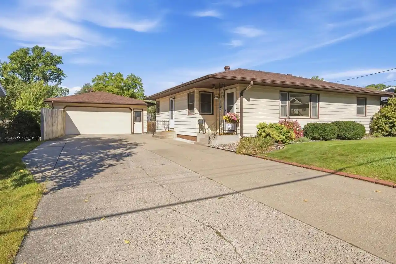 Photo 1 of Single family home for sale at 415 N 6th Avenue, Onalaska, WI 54650 | MLS# 1980413 | Listing updated on 2026-09-15