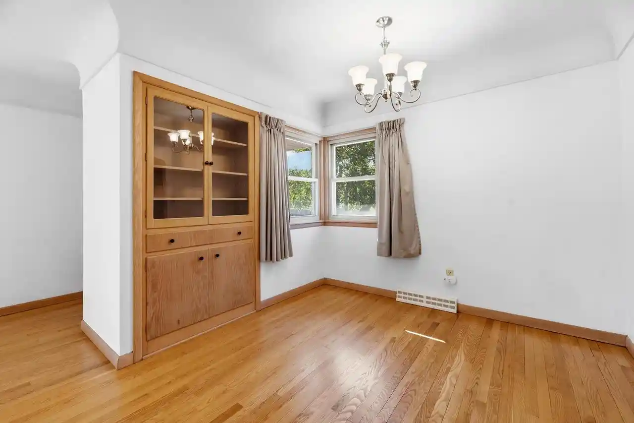 Photo 2 of Single family home for sale at 415 N 6th Avenue, Onalaska, WI 54650 | MLS# 1980413 | Listing updated on 2026-09-15