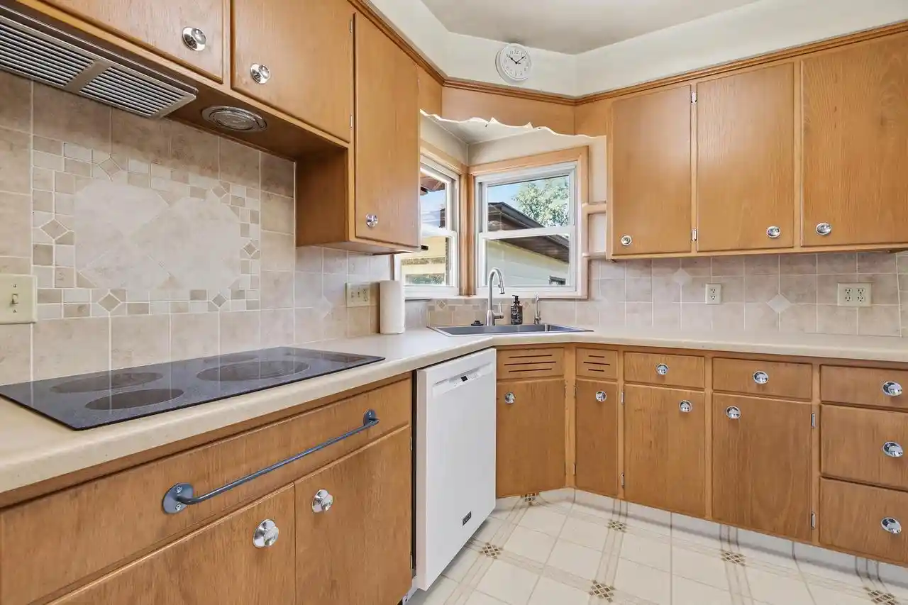 Photo 3 of Single family home for sale at 415 N 6th Avenue, Onalaska, WI 54650 | MLS# 1980413 | Listing updated on 2026-09-15