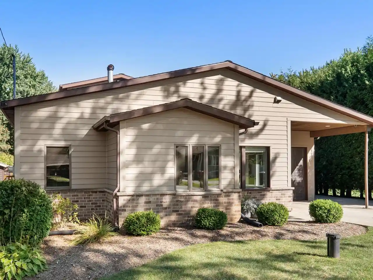 Photo 1 of Single family home for sale at 3709 S 15th Street, Manitowoc, WI 54220 | MLS# 1980428 | Listing updated on 2026-09-15