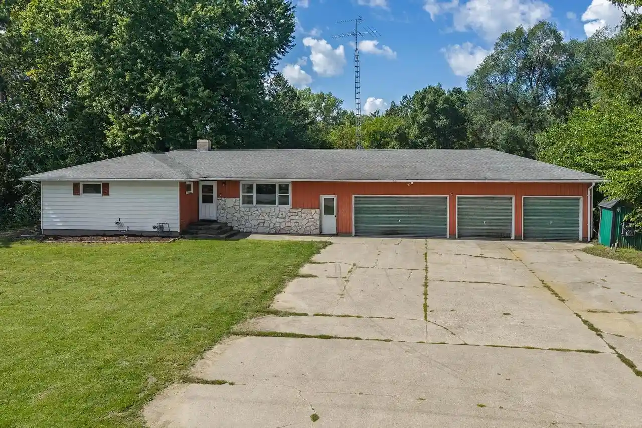 Photo 1 of Single family home for sale at N4955 State 58 Rd, Mauston, WI 53948 | MLS# 2032574 | Listing updated on 2026-09-23