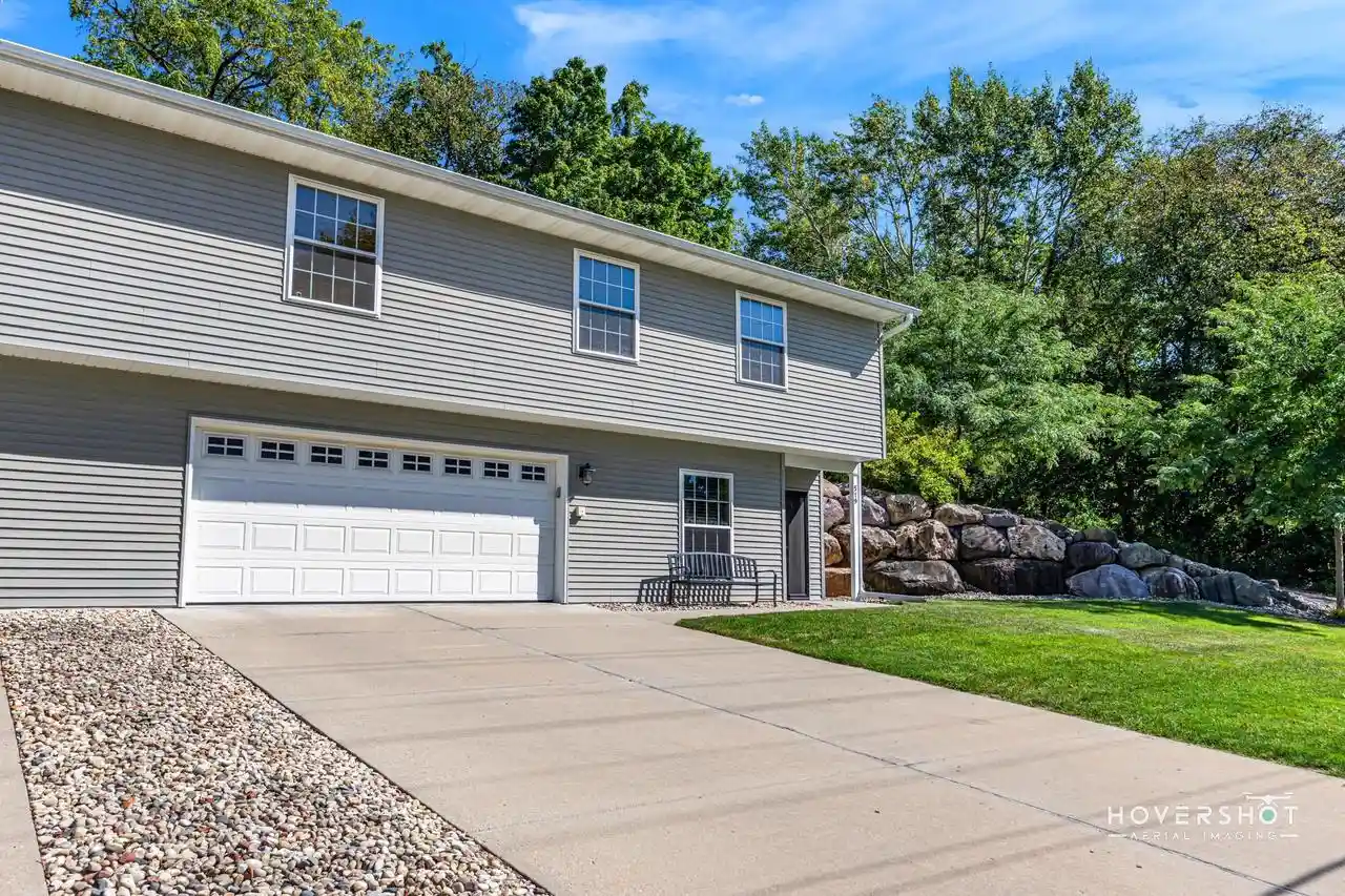 Photo 1 of Single family home for sale at 519 Vine St, Baraboo, WI 53913 | MLS# 2032578 | Listing updated on 2026-09-22