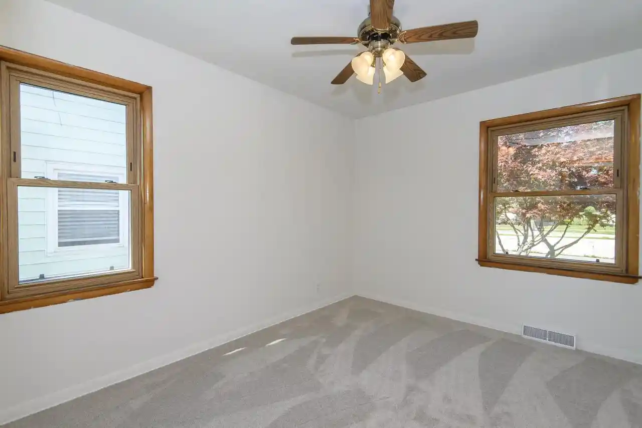Photo 4 of Single family home for sale at 921 E Howard Ave, Milwaukee, WI 53207 | MLS# 1980437 | Listing updated on 2026-09-18