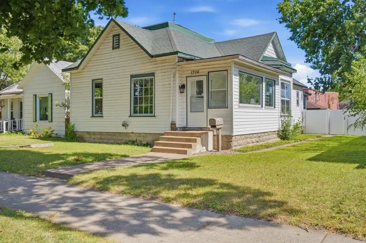Photo 1 of Single family home for sale at 1706 Kane St, La Crosse, WI 54603 | MLS# 1980441 | Listing updated on 2026-09-15