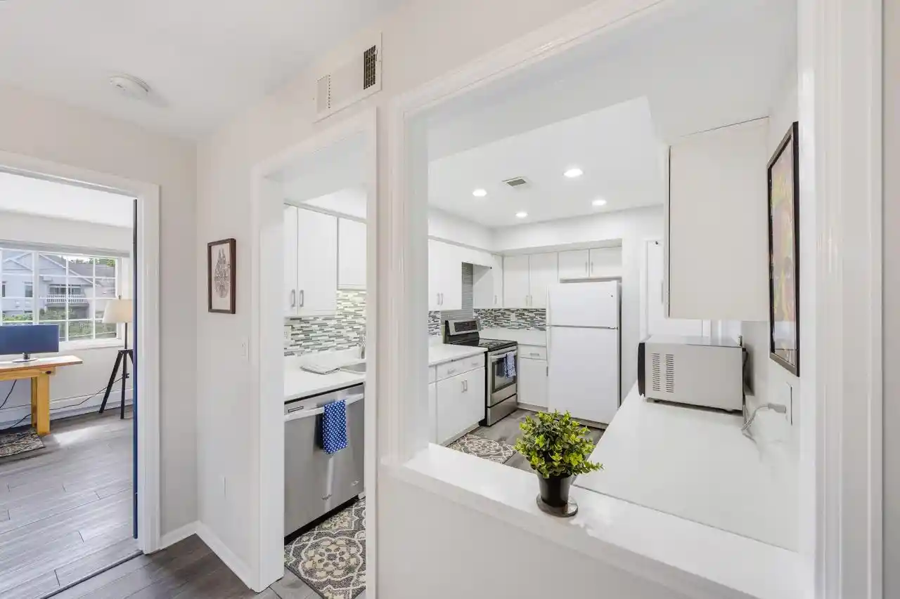 Listing Photo 4 - Condo for sale in building located at 1730 W Grn Tree Rd, Glendale, WI 53209 - Unit #309