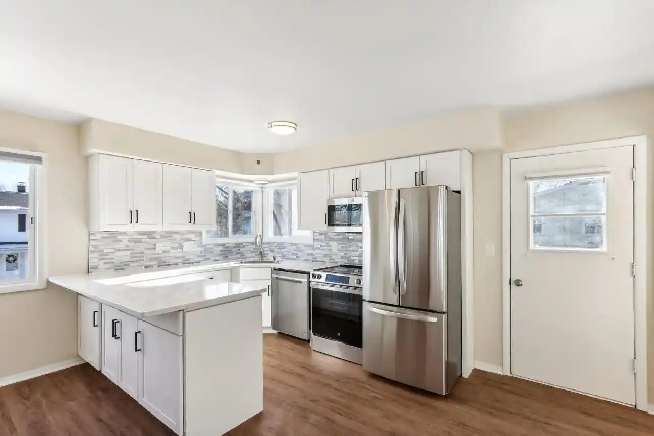 Listing Photo 4 - Condo for sale in building located at 12305 W Diane Dr, Milwaukee, WI 53226 - Unit #12307