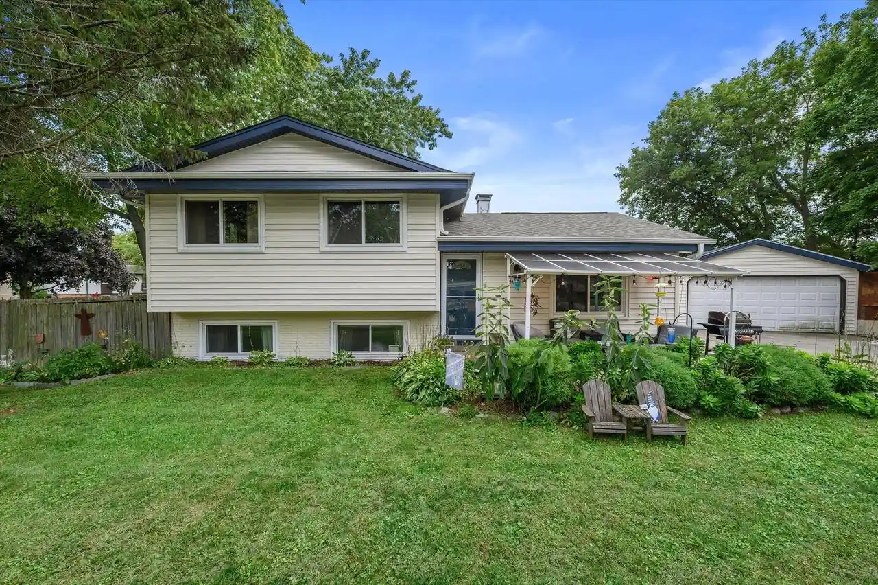 Photo 1 of Single family home for sale at 2645 Holly Grv Ct, Racine, WI 53402 | MLS# 1980452 | Listing updated on 2026-09-20