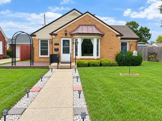 Photo 1 of Single family home for sale at 700 Kingston Ave, Racine, WI 53402 | MLS# 1980456 | Listing updated on 2026-09-17