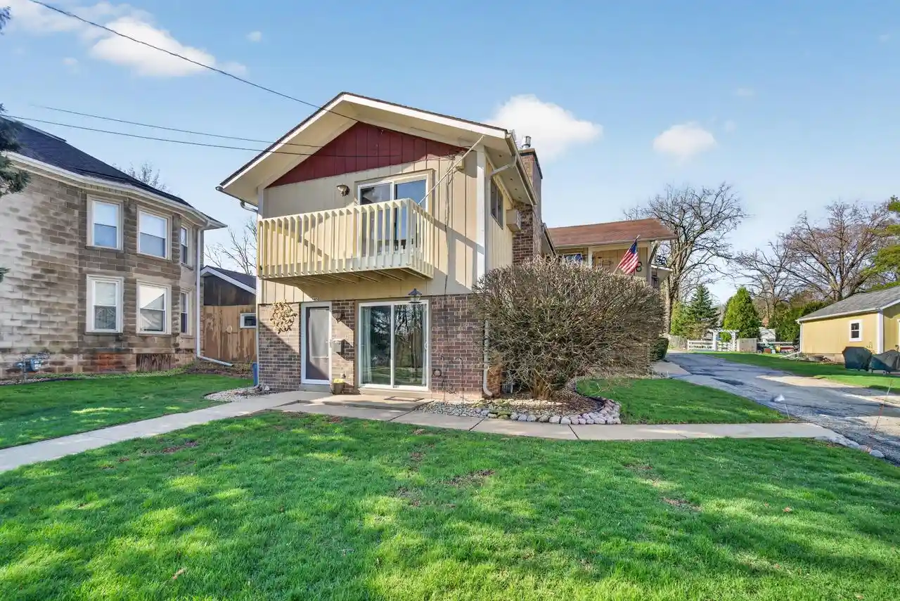 Photo 1 of Condo for sale at 445 W Chestnut St, Burlington, WI 53105 | MLS# 1980458 | Listing updated on 2026-09-13