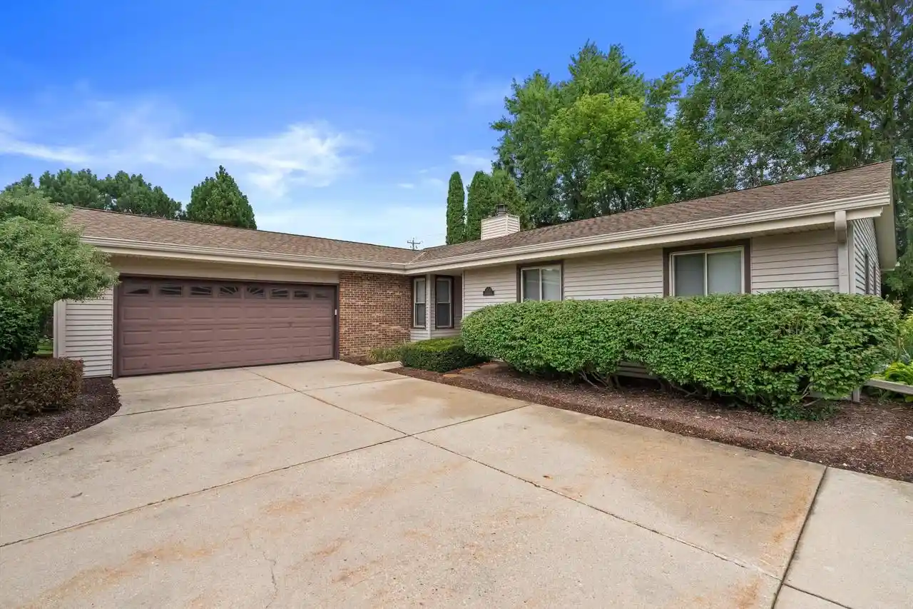 Photo 1 of Single family home for sale at W156n10640 Cobbler Ln, Germantown, WI 53022 | MLS# 1980460 | Listing updated on 2026-10-02