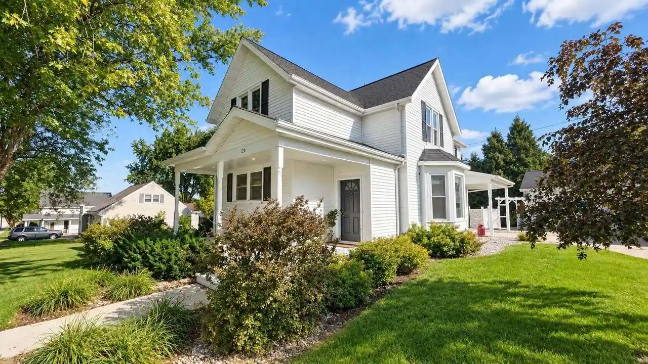 Photo 1 of Single family home for sale at 124 S Columbia St, Chilton, WI 53014 | MLS# 1980463 | Listing updated on 2026-09-23