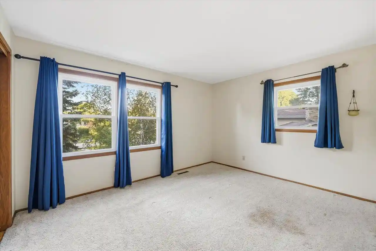 Photo 3 of Single family home for sale at W53n849 Castle Ct, Cedarburg, WI 53012 | MLS# 1980472 | Listing updated on 2026-09-25