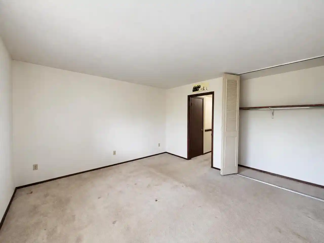 Photo 4 of Condo for sale at 6126 W Port Ave, Milwaukee, WI 53223 | MLS# 1980477 | Listing updated on 2026-09-19