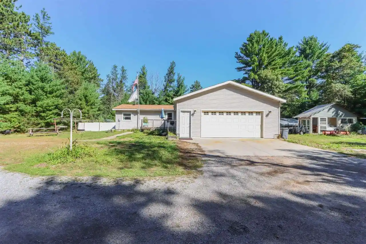 Photo 3 of Single family home for sale at 8610 Lake St, Wisconsin Rapids, WI 54494 | MLS# 22604532 | Listing updated on 2026-09-15