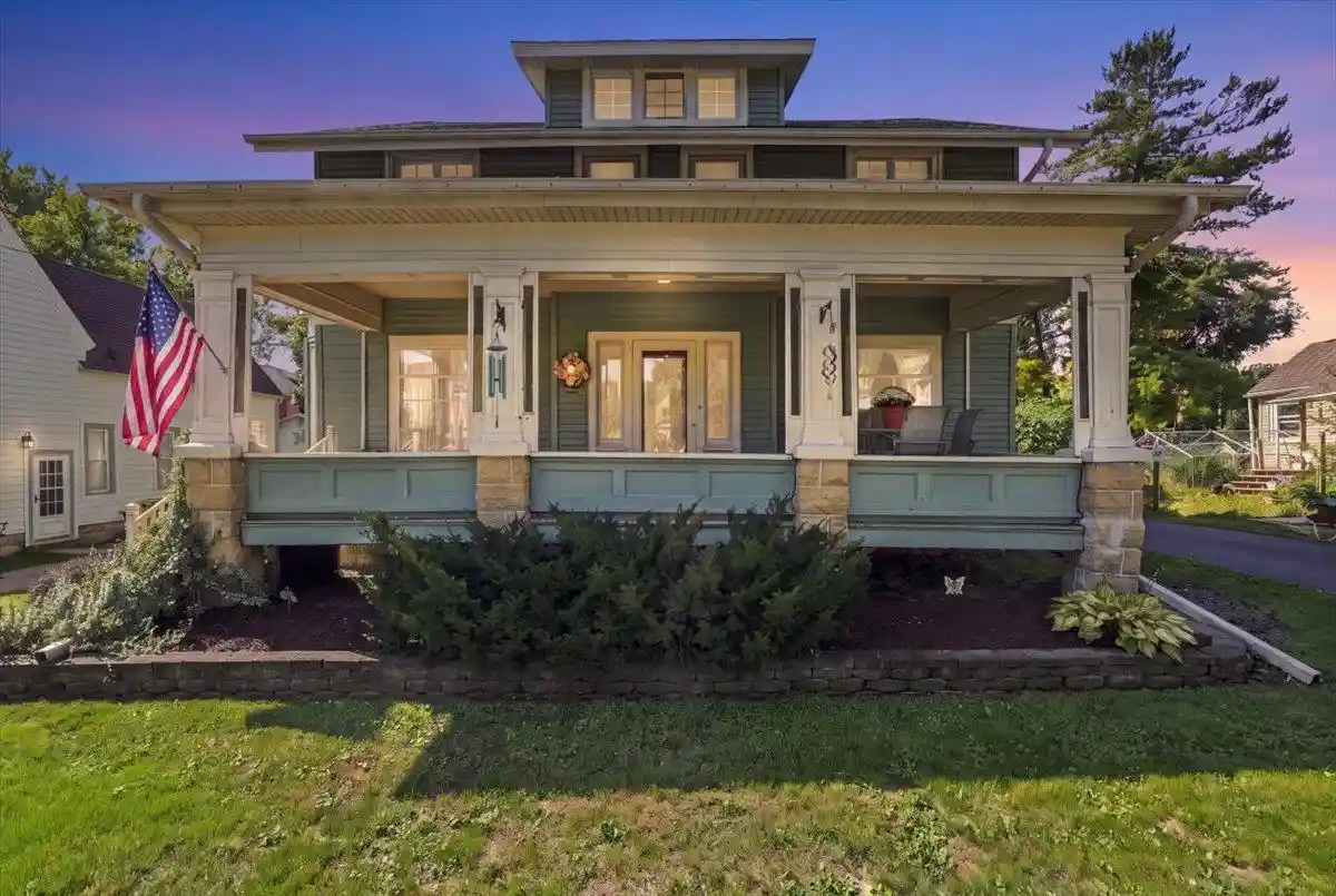 Photo 1 of Single family home for sale at 213 W Rollin St, Edgerton, WI 53534 | MLS# 2032601 | Listing updated on 2026-09-30