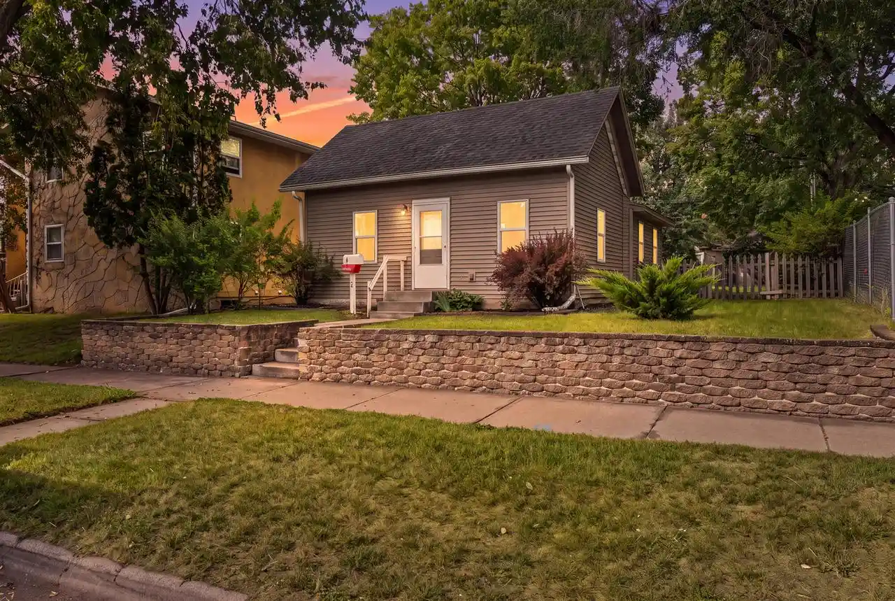Photo 1 of Single family home for sale at 421 Caledonia St, La Crosse, WI 54603 | MLS# 1980507 | Listing updated on 2026-09-14