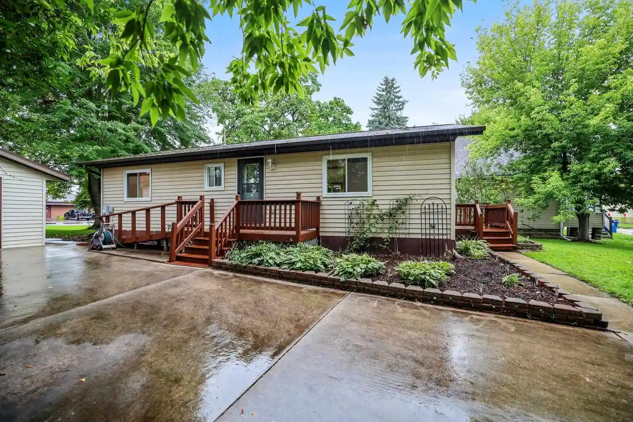 Photo 1 of Single family home for sale at 816 Smith St, Green Bay, WI 54302 | MLS# 50332605 | Listing updated on 2026-09-14