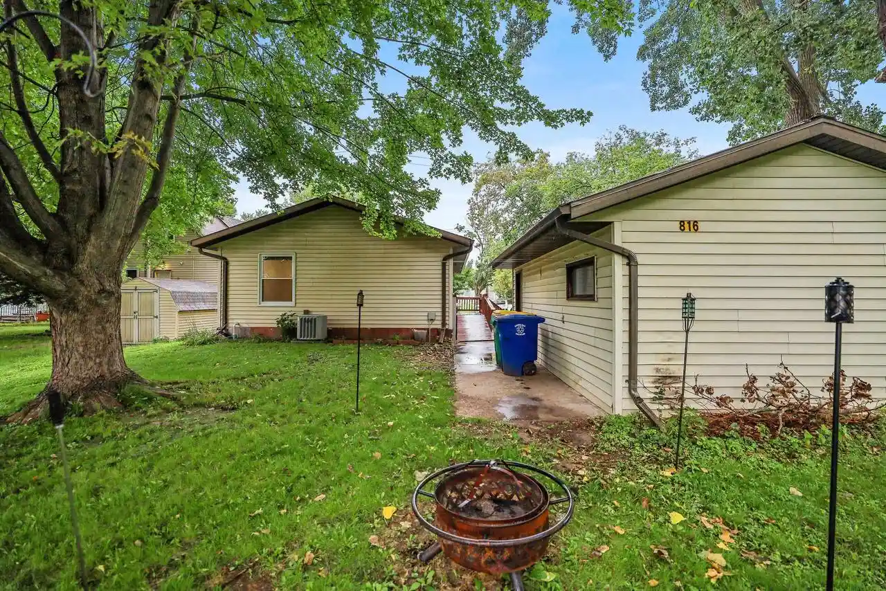 Photo 3 of Single family home for sale at 816 Smith St, Green Bay, WI 54302 | MLS# 50332605 | Listing updated on 2026-09-14