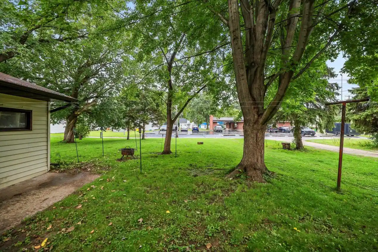 Photo 4 of Single family home for sale at 816 Smith St, Green Bay, WI 54302 | MLS# 50332605 | Listing updated on 2026-09-14