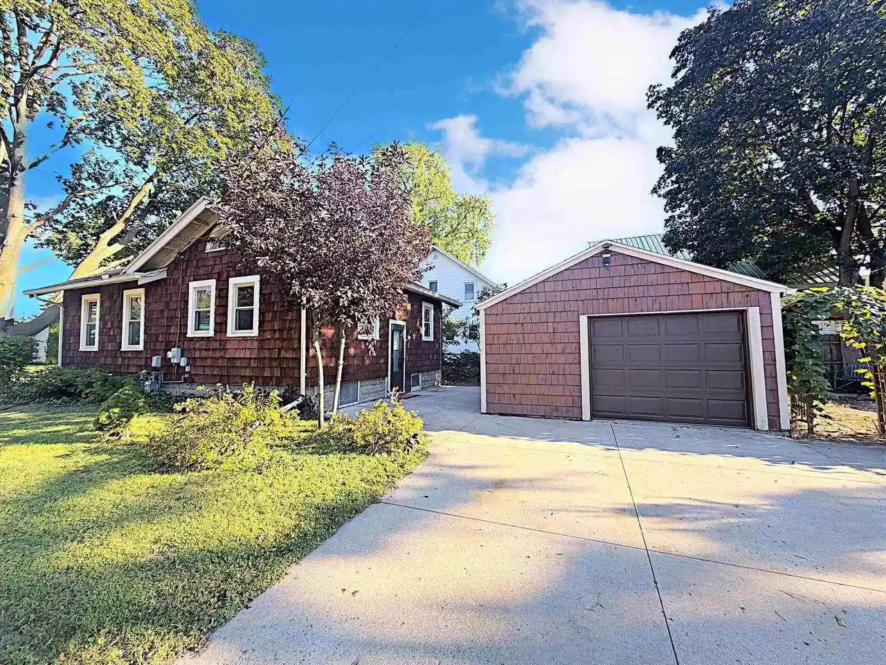 Photo 1 of Single family home for sale at 1325 Wisconsin St, Oshkosh, WI 54901 | MLS# 50332609 | Listing updated on 2026-09-14