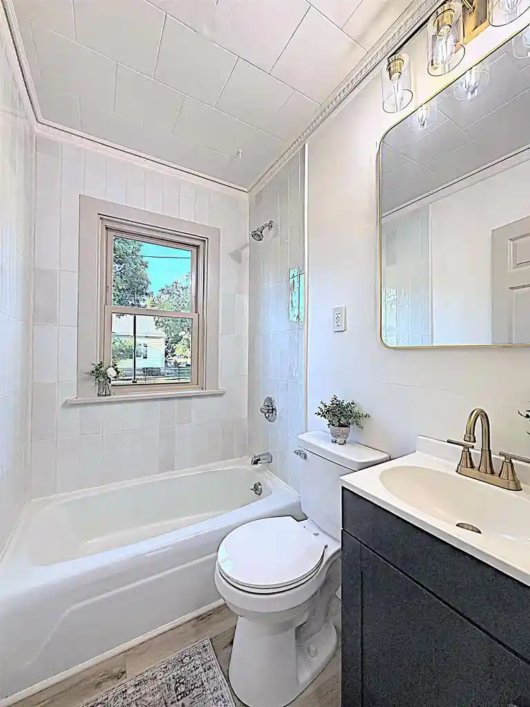 Photo 4 of Single family home for sale at 1325 Wisconsin St, Oshkosh, WI 54901 | MLS# 50332609 | Listing updated on 2026-09-14