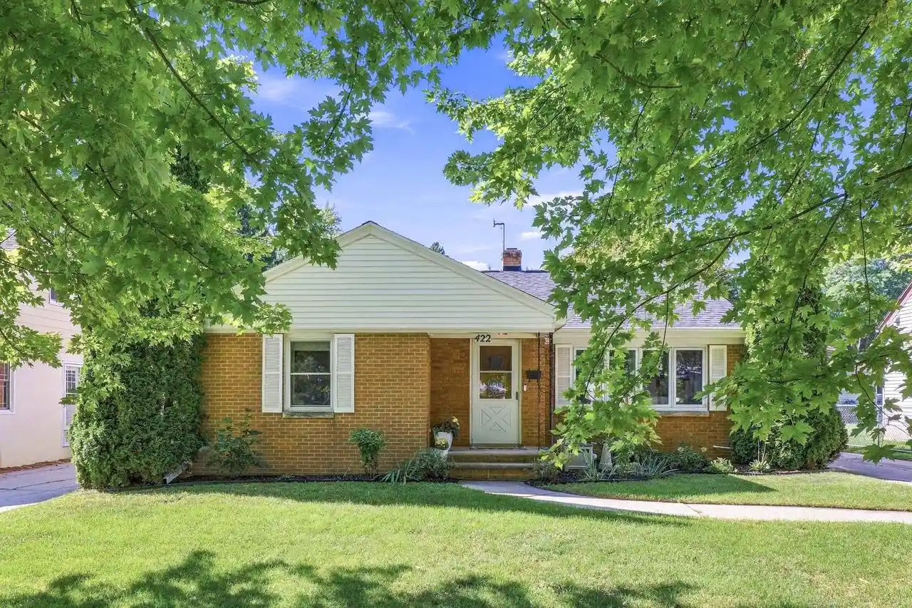 Photo 1 of Single family home for sale at 422 E Mission Rd, Green Bay, WI 54301 | MLS# 50332613 | Listing updated on 2026-09-17